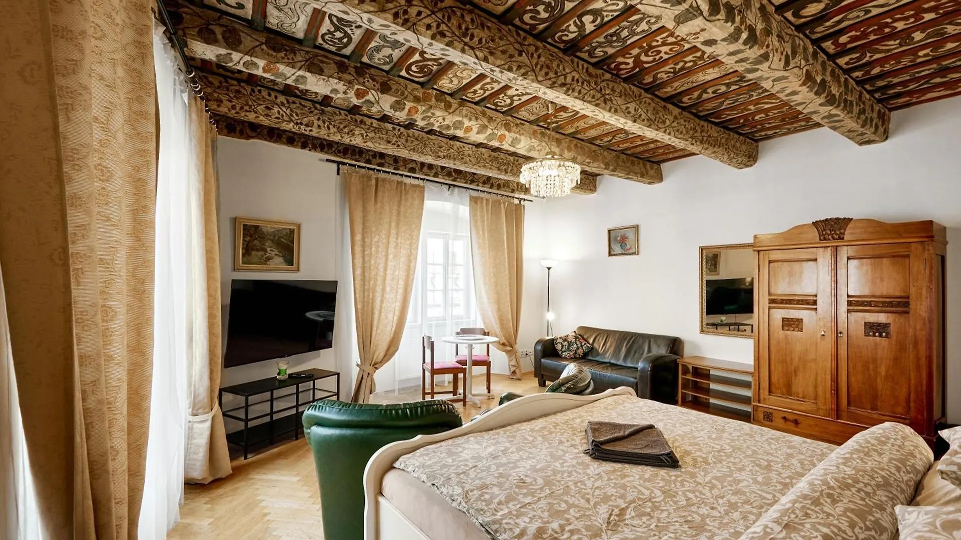 At The Blue Lion & Parking Assistance Apartment Prague