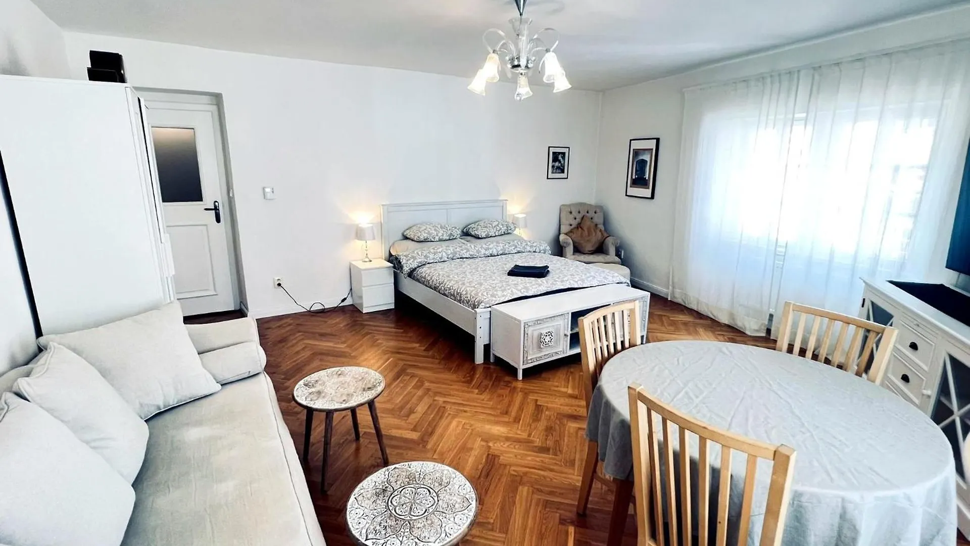 Apartmán At The Blue Lion & Parking Assistance Praha 0*,  Česká republika
