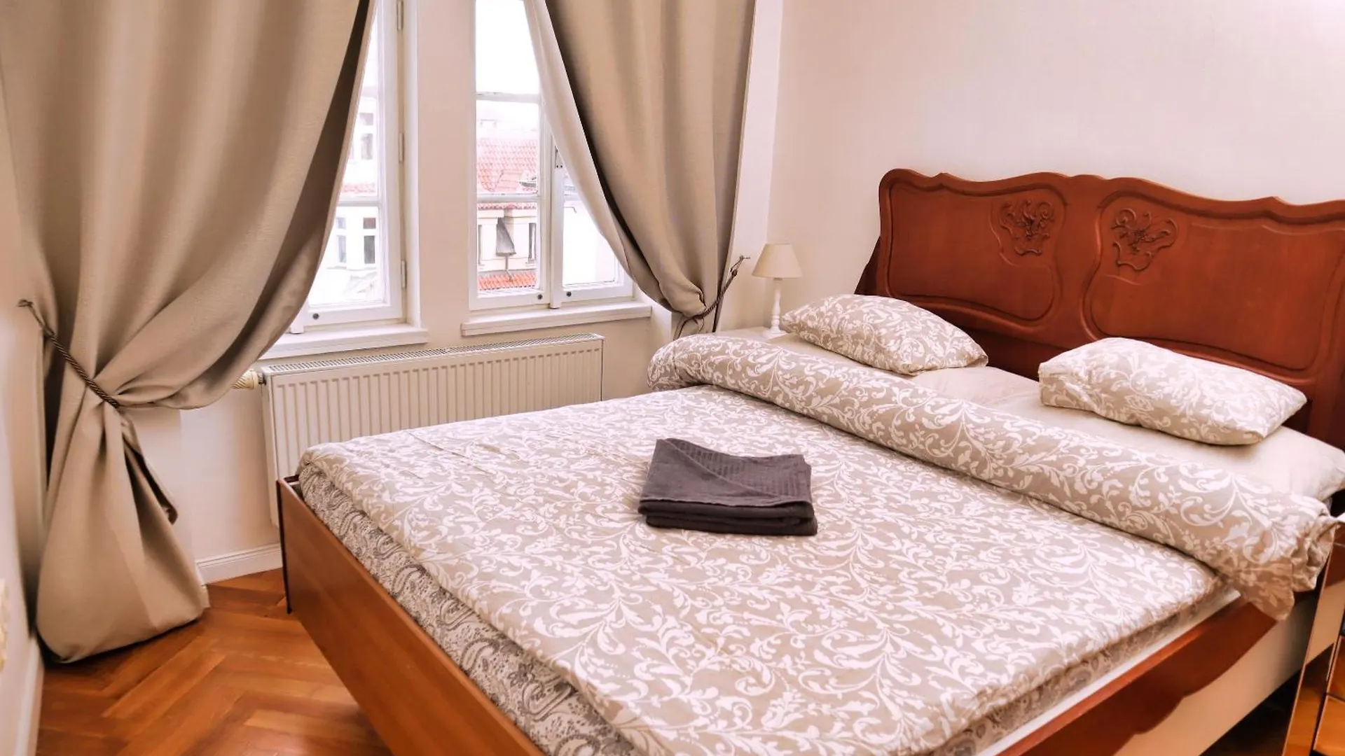 At The Blue Lion & Parking Assistance Apartment Prague