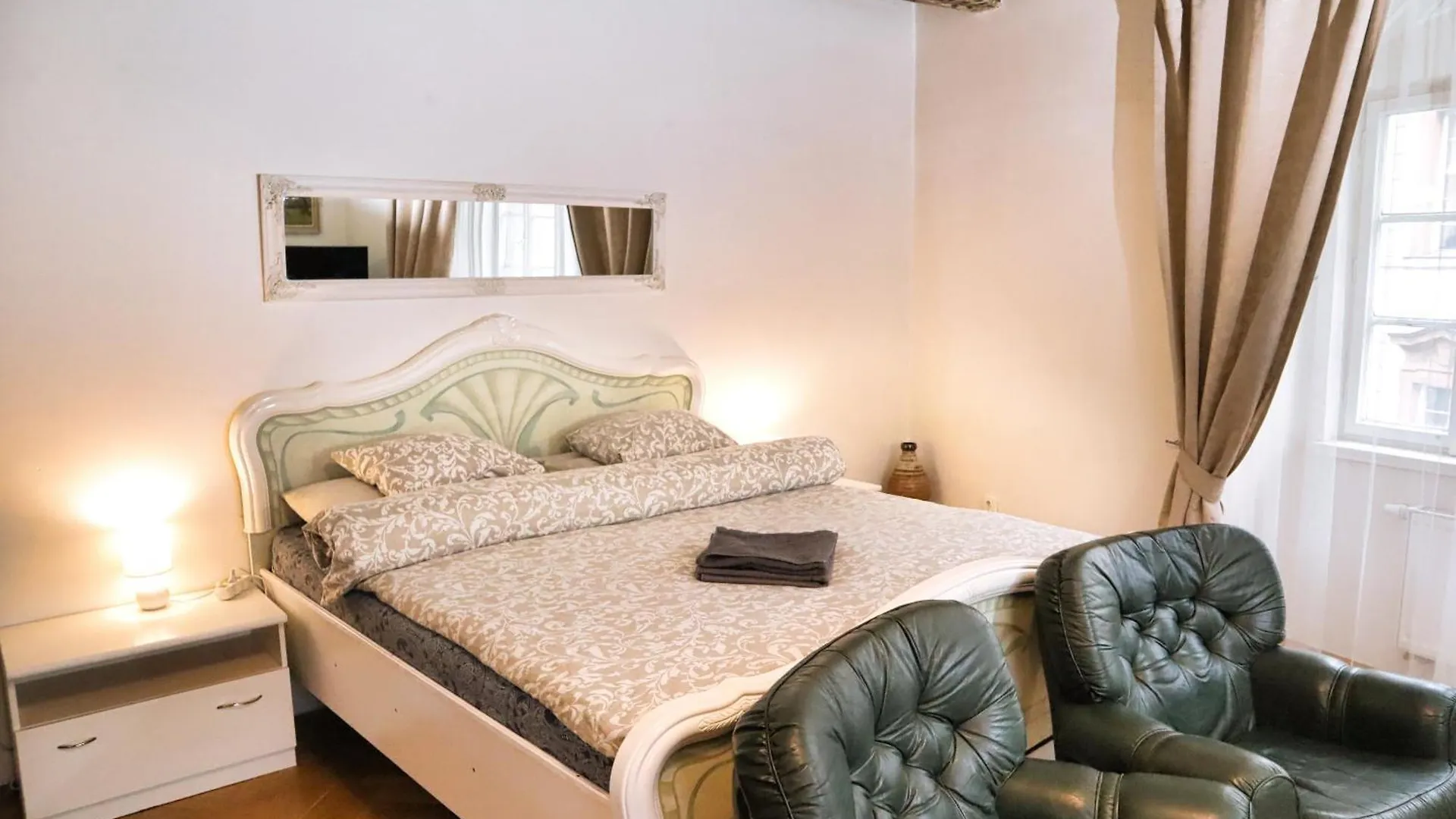 At The Blue Lion & Parking Assistance Apartment Prague Czech Republic