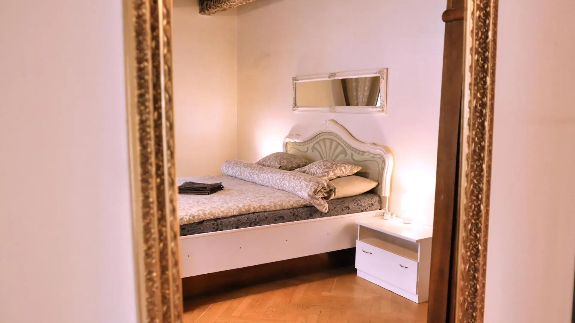 At The Blue Lion & Parking Assistance Apartment Prague