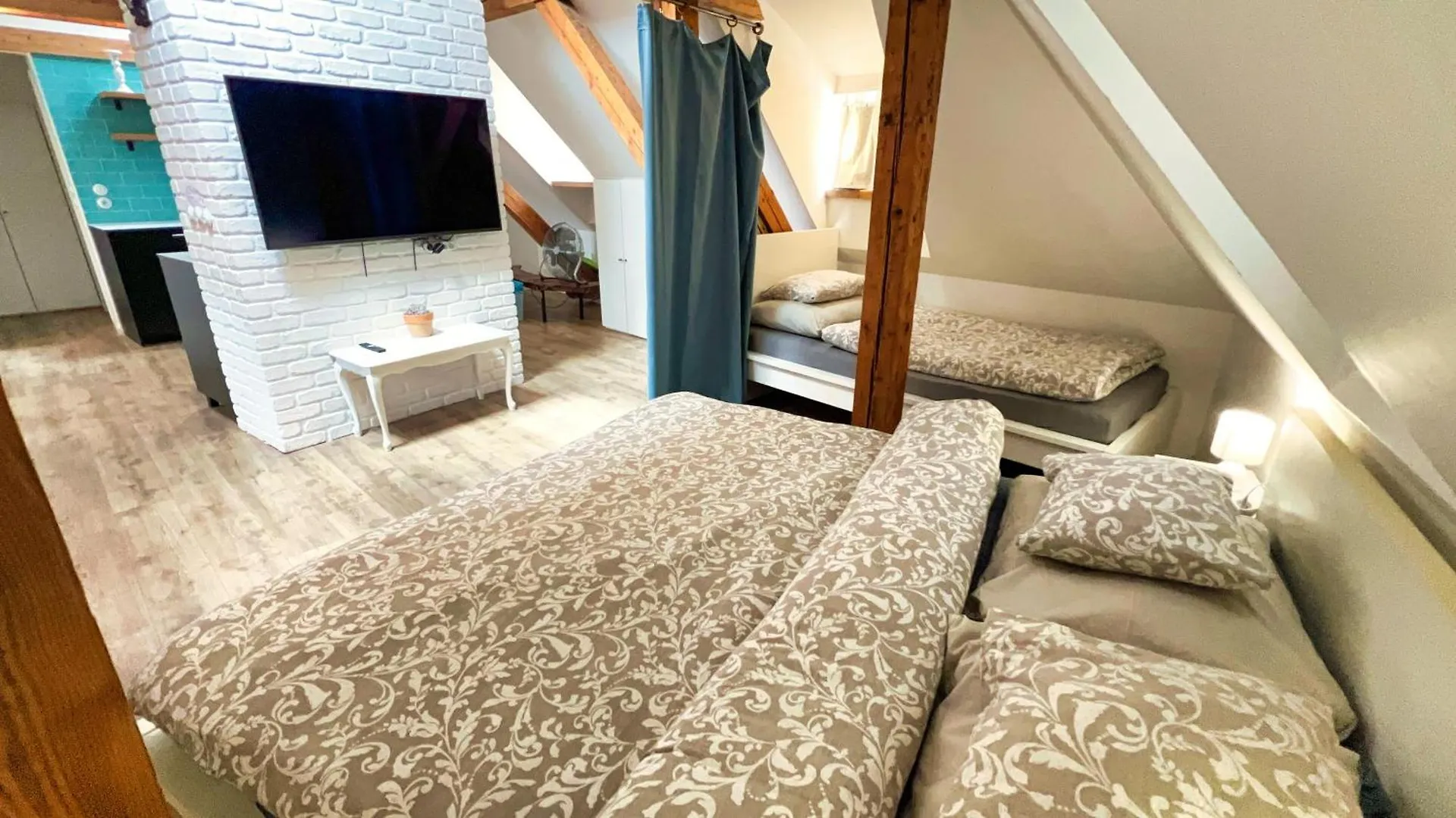 At The Blue Lion & Parking Assistance Apartment Prague