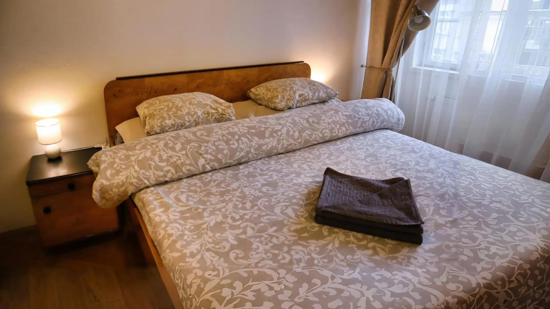 At The Blue Lion & Parking Assistance Apartment Prague