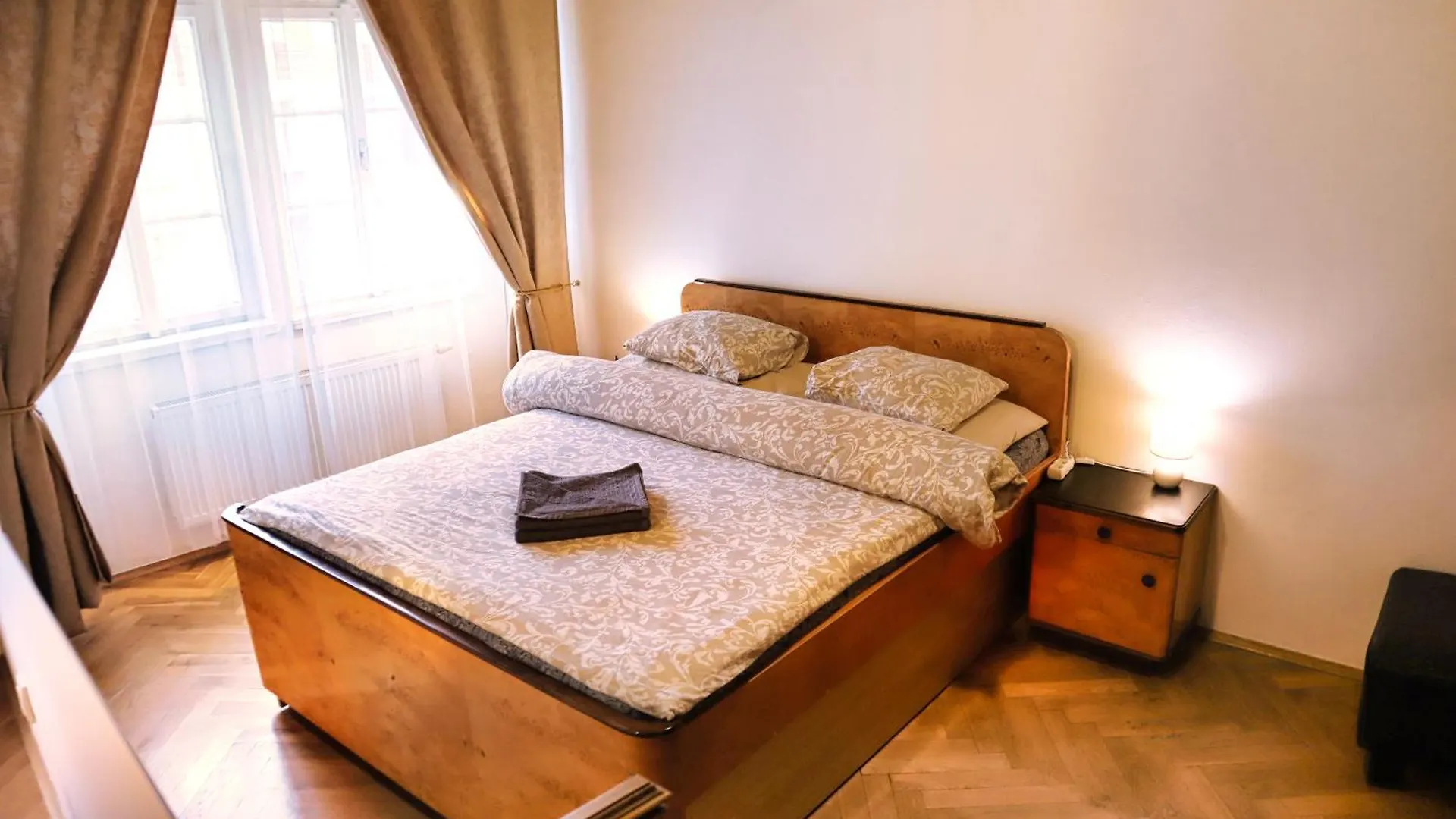At The Blue Lion & Parking Assistance Apartment Prague