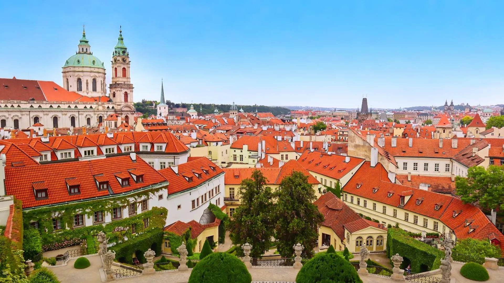 At The Blue Lion & Parking Assistance Apartment Prague