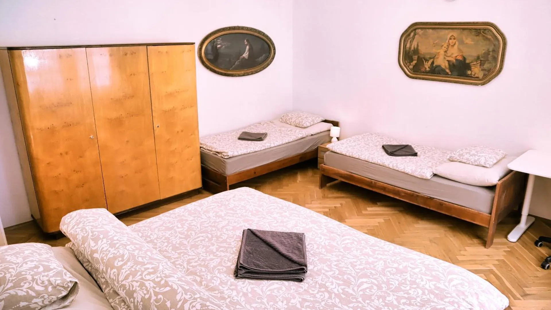 At The Blue Lion & Parking Assistance Apartment Prague