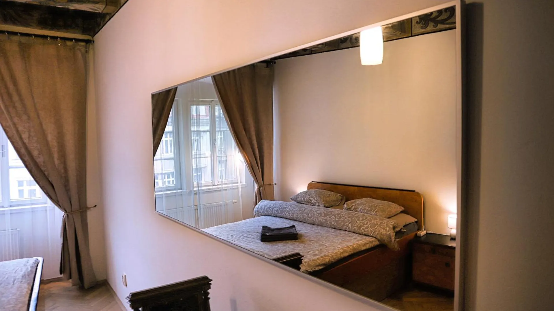 At The Blue Lion & Parking Assistance Apartment Prague