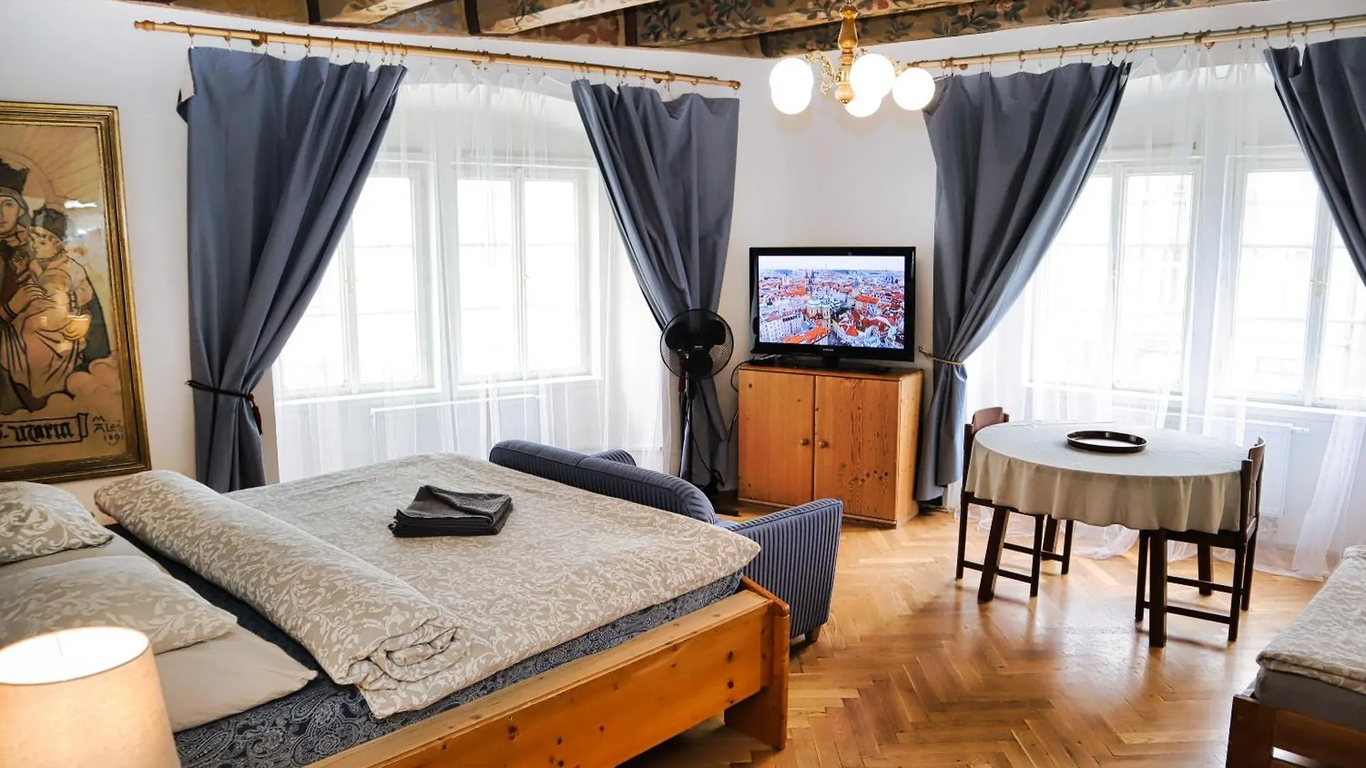 At The Blue Lion & Parking Assistance Apartment Prague Czech Republic