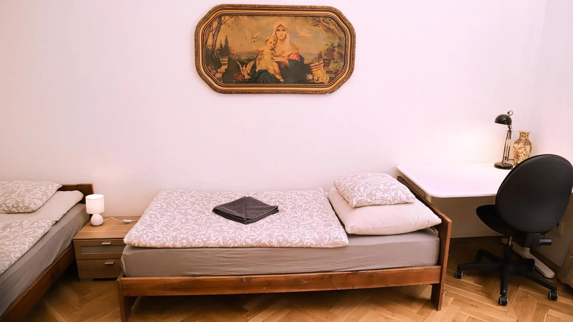 At The Blue Lion & Parking Assistance Apartment Prague