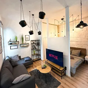 Urban With Private Garden Near Andrassy Apartment Budapest