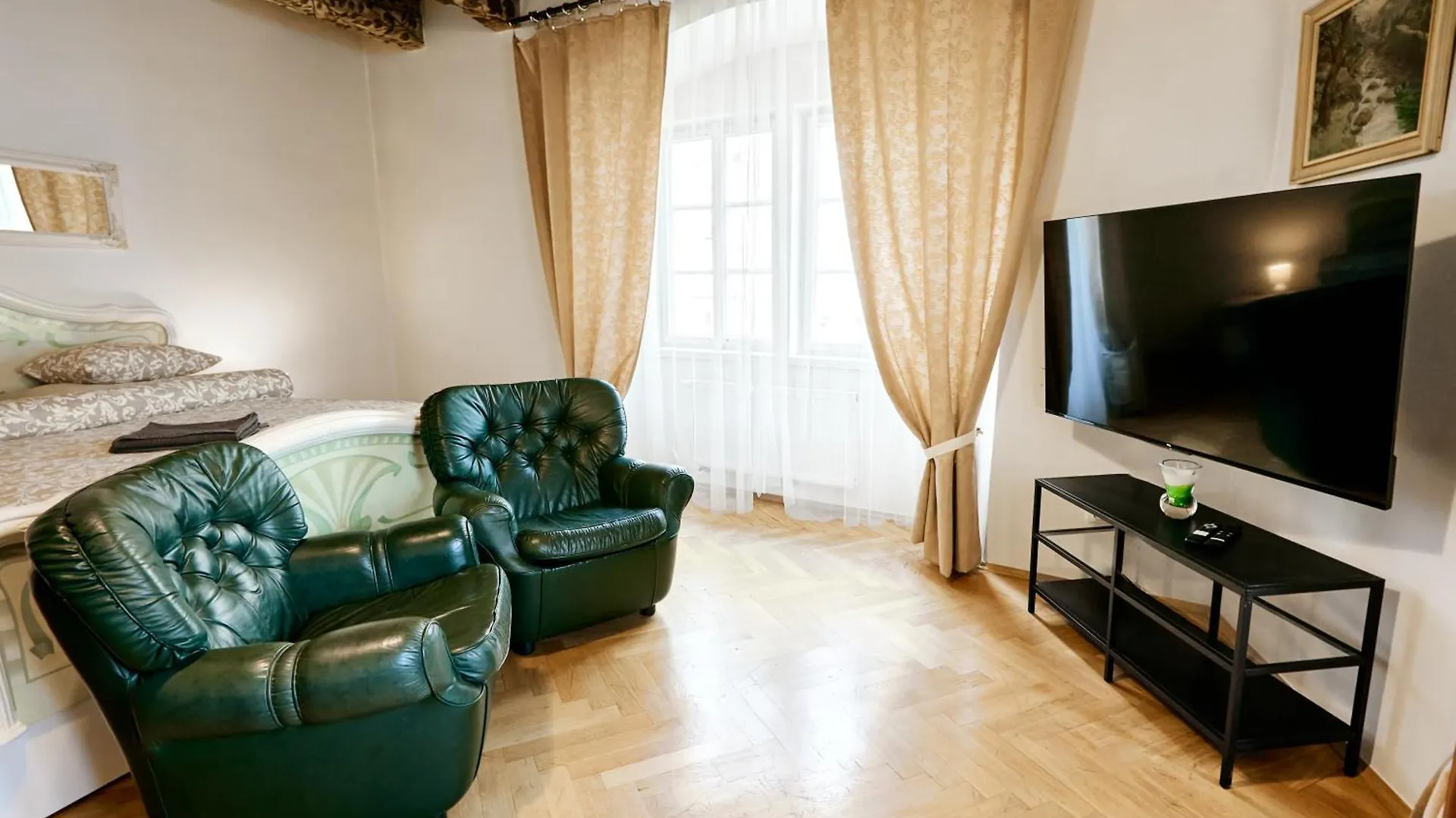 At The Blue Lion & Parking Assistance Apartment Prague