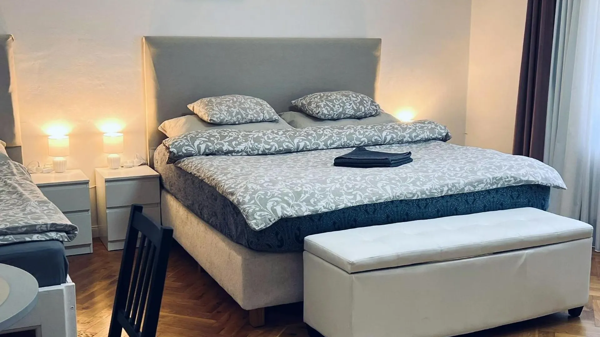 At The Blue Lion & Parking Assistance Apartment Prague